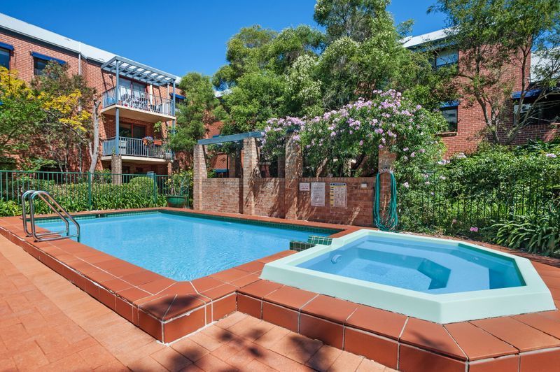 2 bedrooms Apartment / Unit / Flat in 4/2 Kensington Mews WATERLOO NSW, 2017