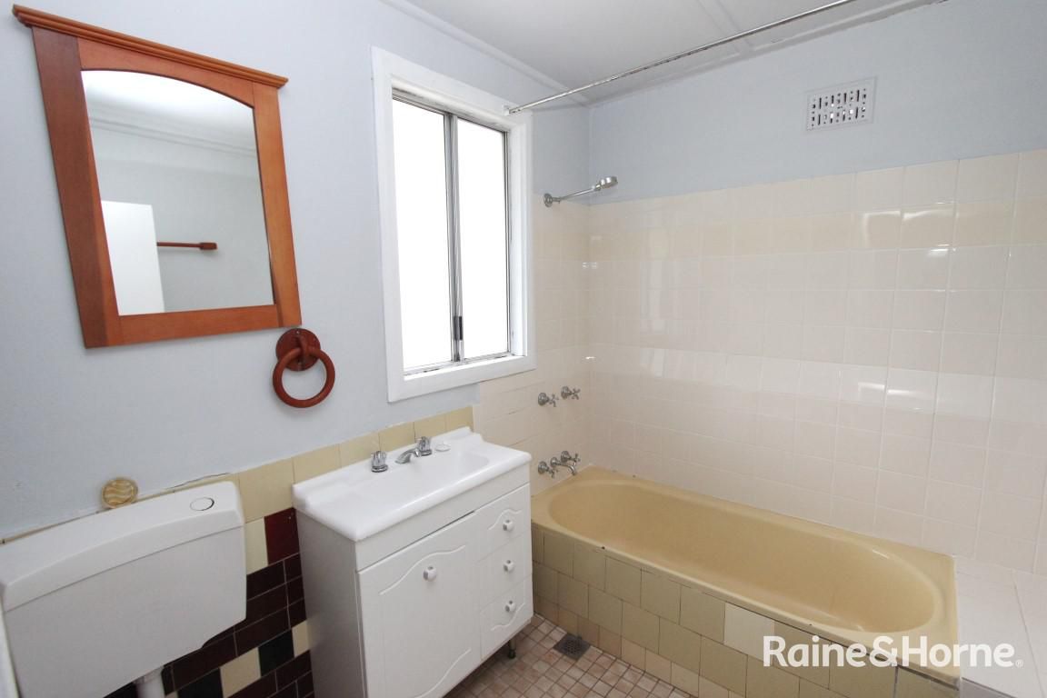 35 Stewart St, Bathurst NSW 2795 House For Rent 380 Domain