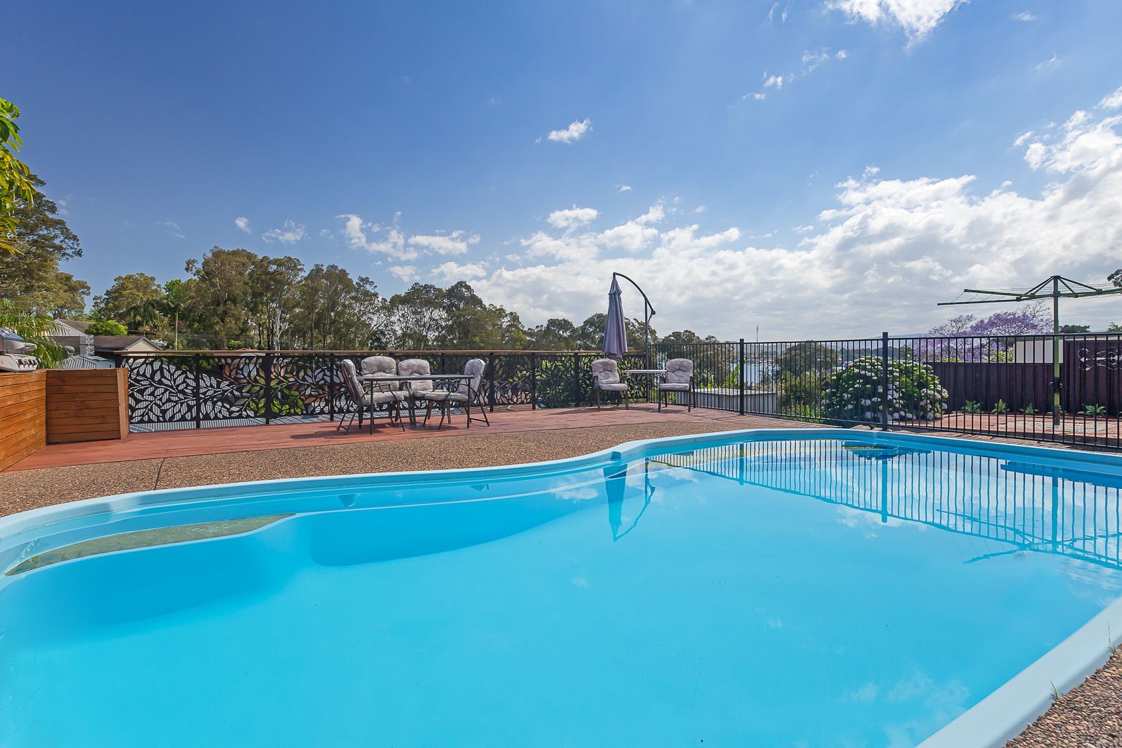 12 Middle Point Road, Bolton Point NSW 2283