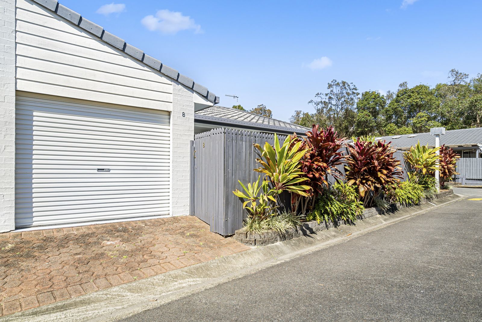 2 bedrooms Villa in 8/4 Itong Place CURRUMBIN WATERS QLD, 4223