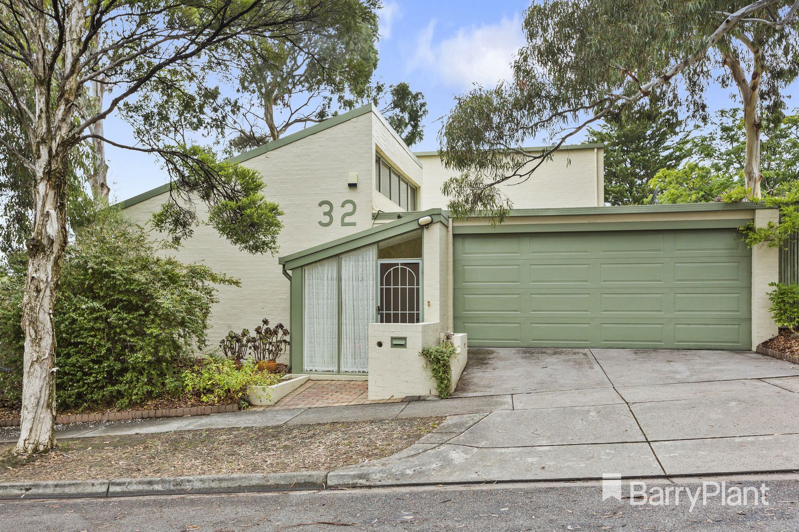 5 bedrooms House in 32 Heatherlea Drive WHEELERS HILL VIC, 3150