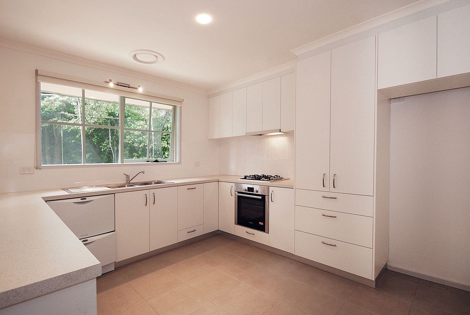 4 bedrooms House in 52 The Corso PARKDALE VIC, 3195