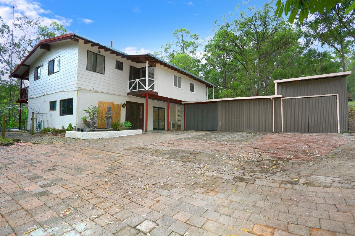 8 Nature Valley Court, Tallai QLD 4213, Image 2