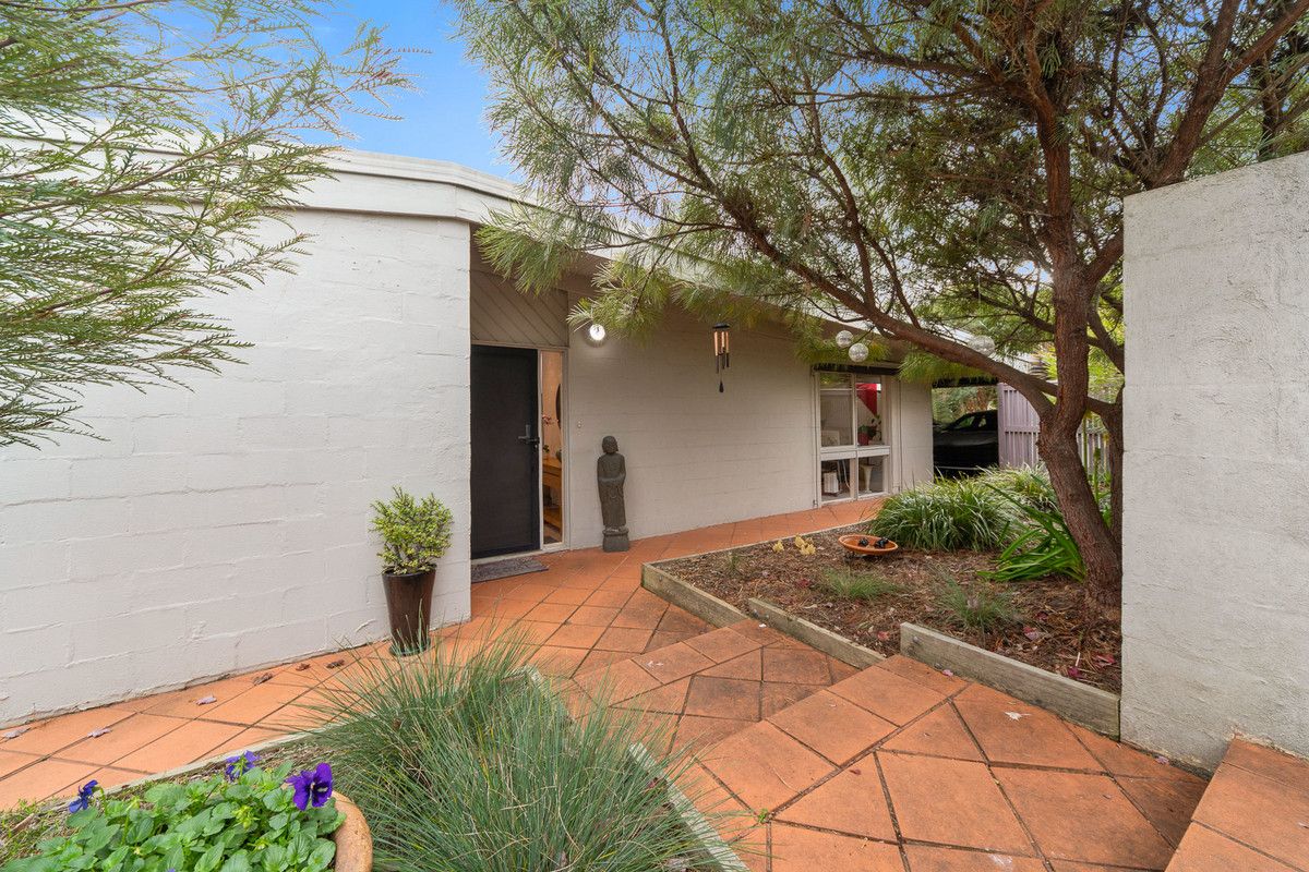 4 bedrooms House in 10-12 Lower Crescent MOUNT ELIZA VIC, 3930
