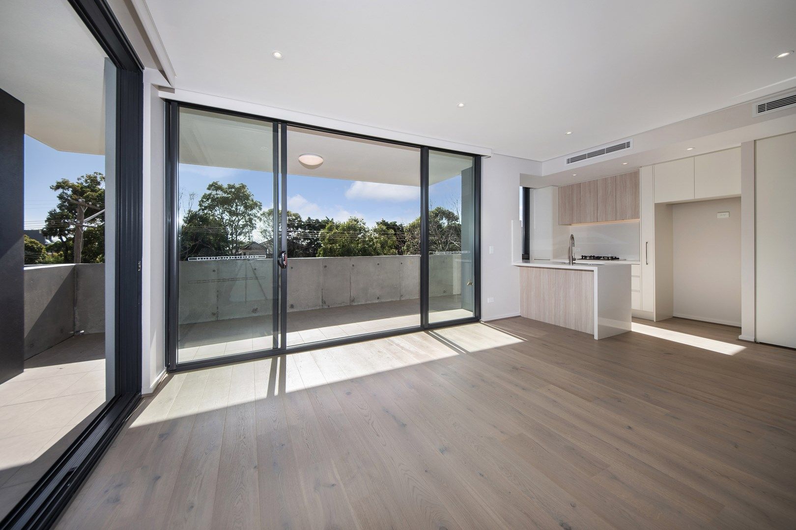 1 bedrooms Apartment / Unit / Flat in 2.05/66 Glencoe Street SUTHERLAND NSW, 2232