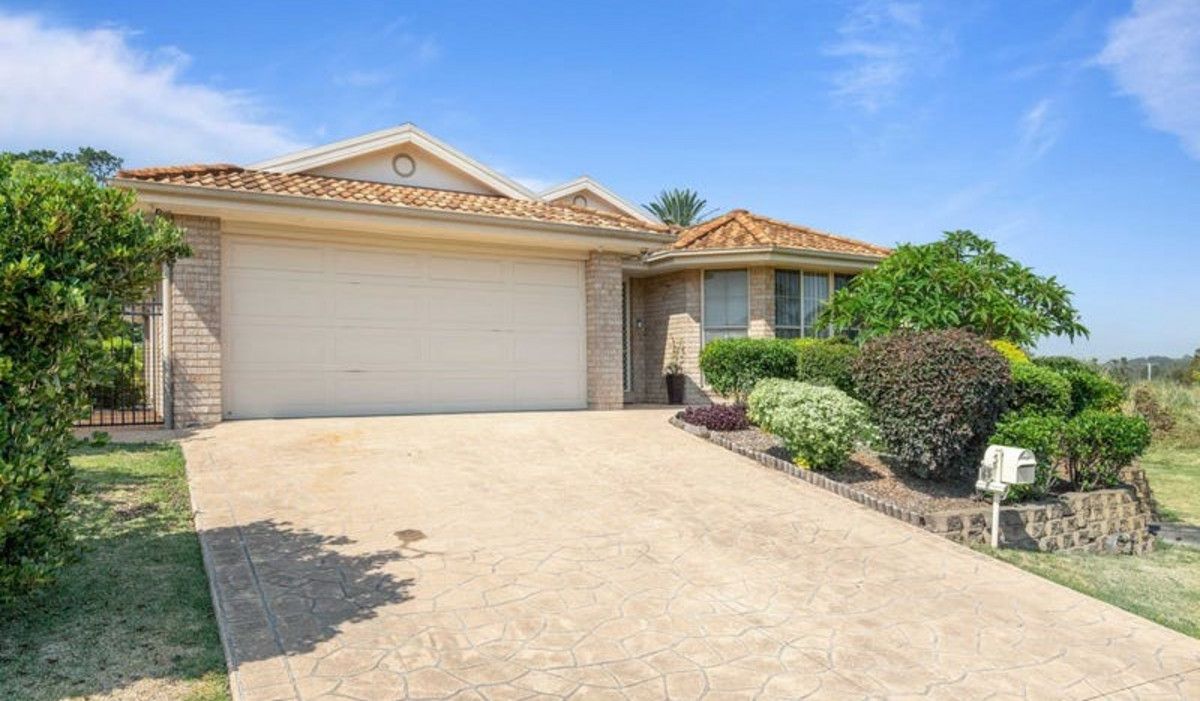 4 bedrooms House in 68 Piper Drive HAMLYN TERRACE NSW, 2259