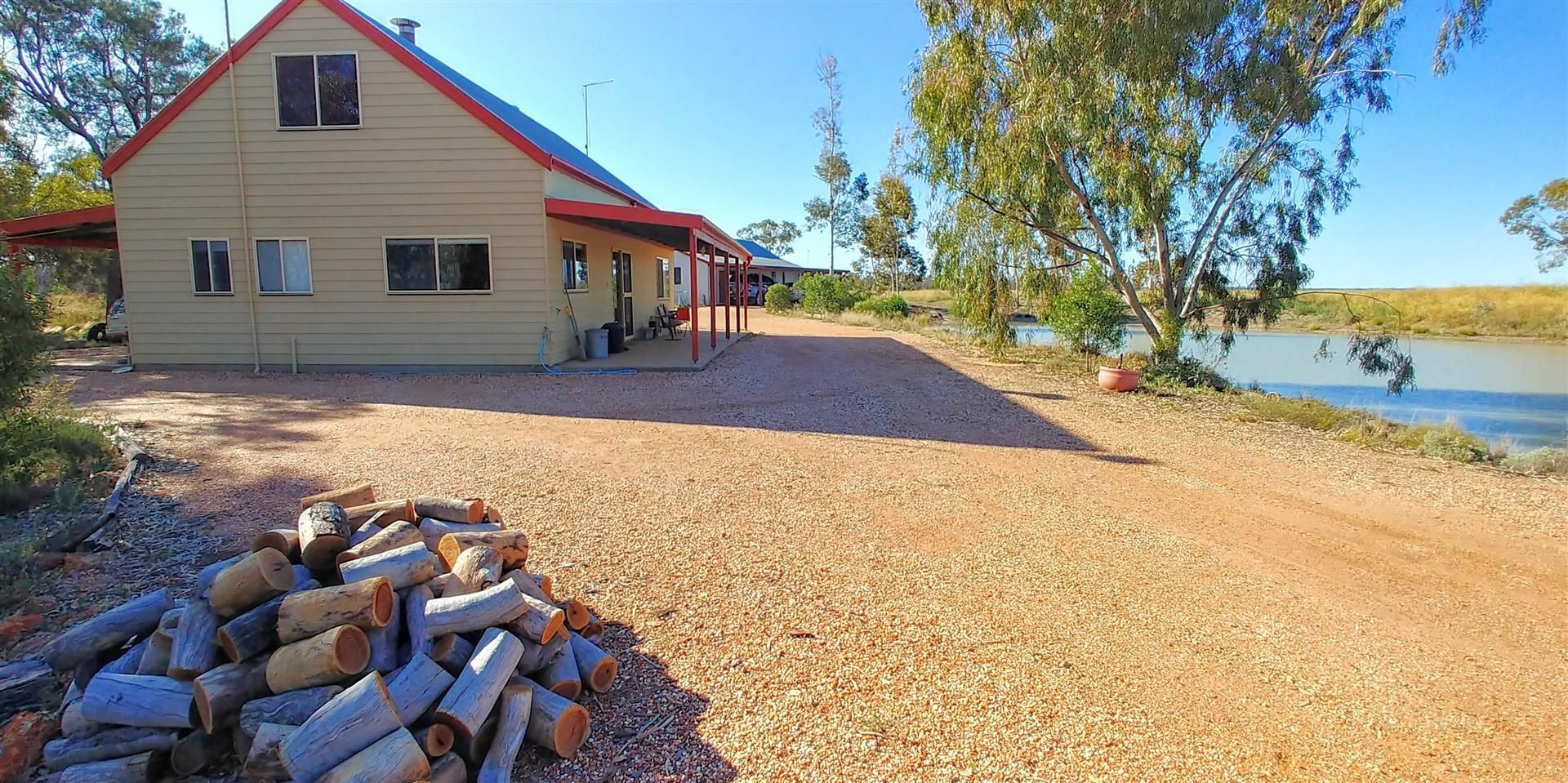 6 bedrooms Acreage / Semi-Rural in 569 Borehead Rd LIGHTNING RIDGE NSW, 2834