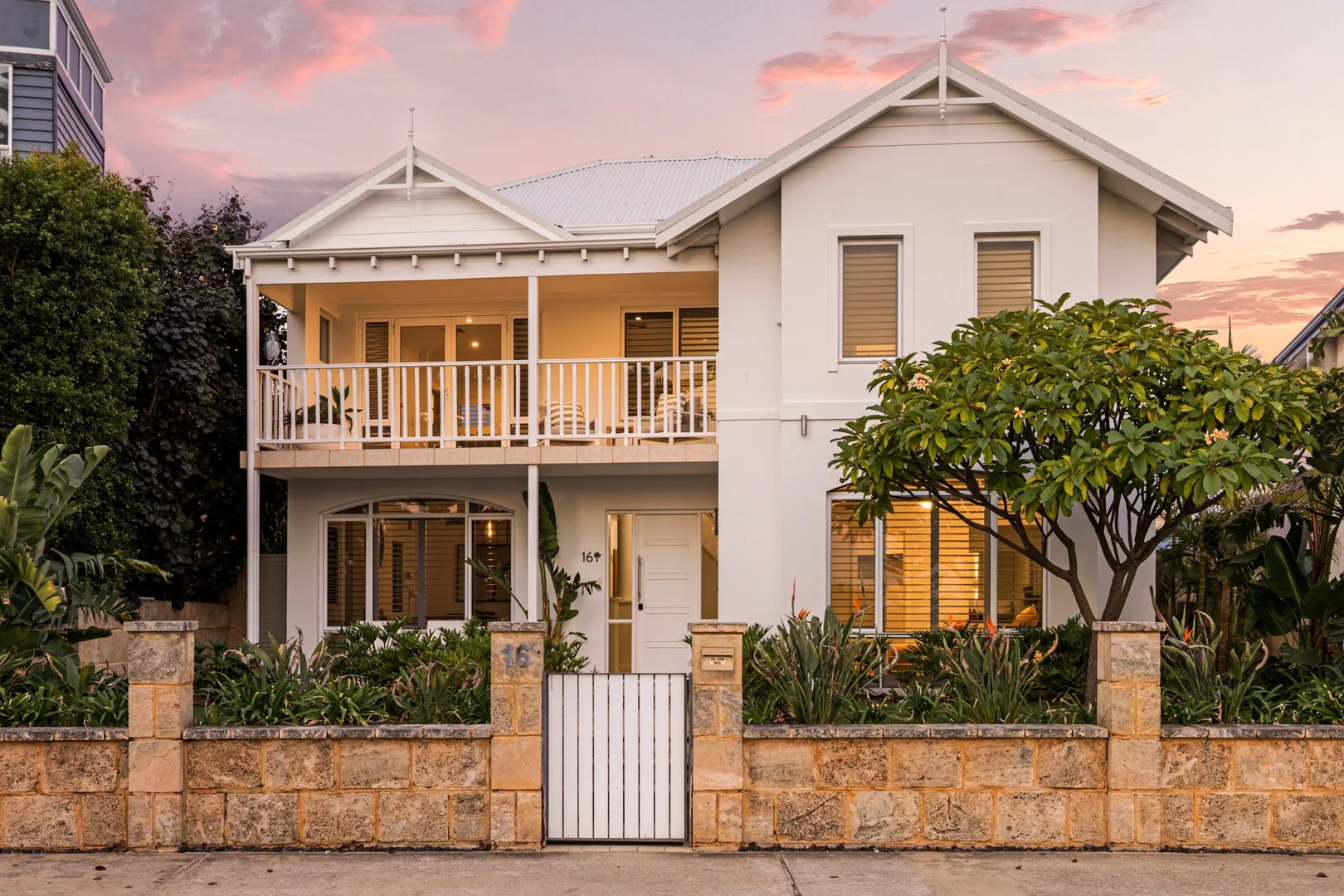 16 Azzuro Crescent, Hillarys WA 6025