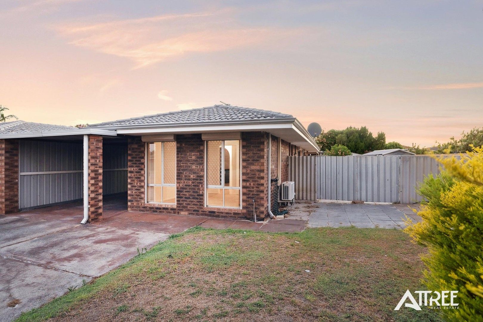 3 bedrooms House in 10B Ulm Court THORNLIE WA, 6108