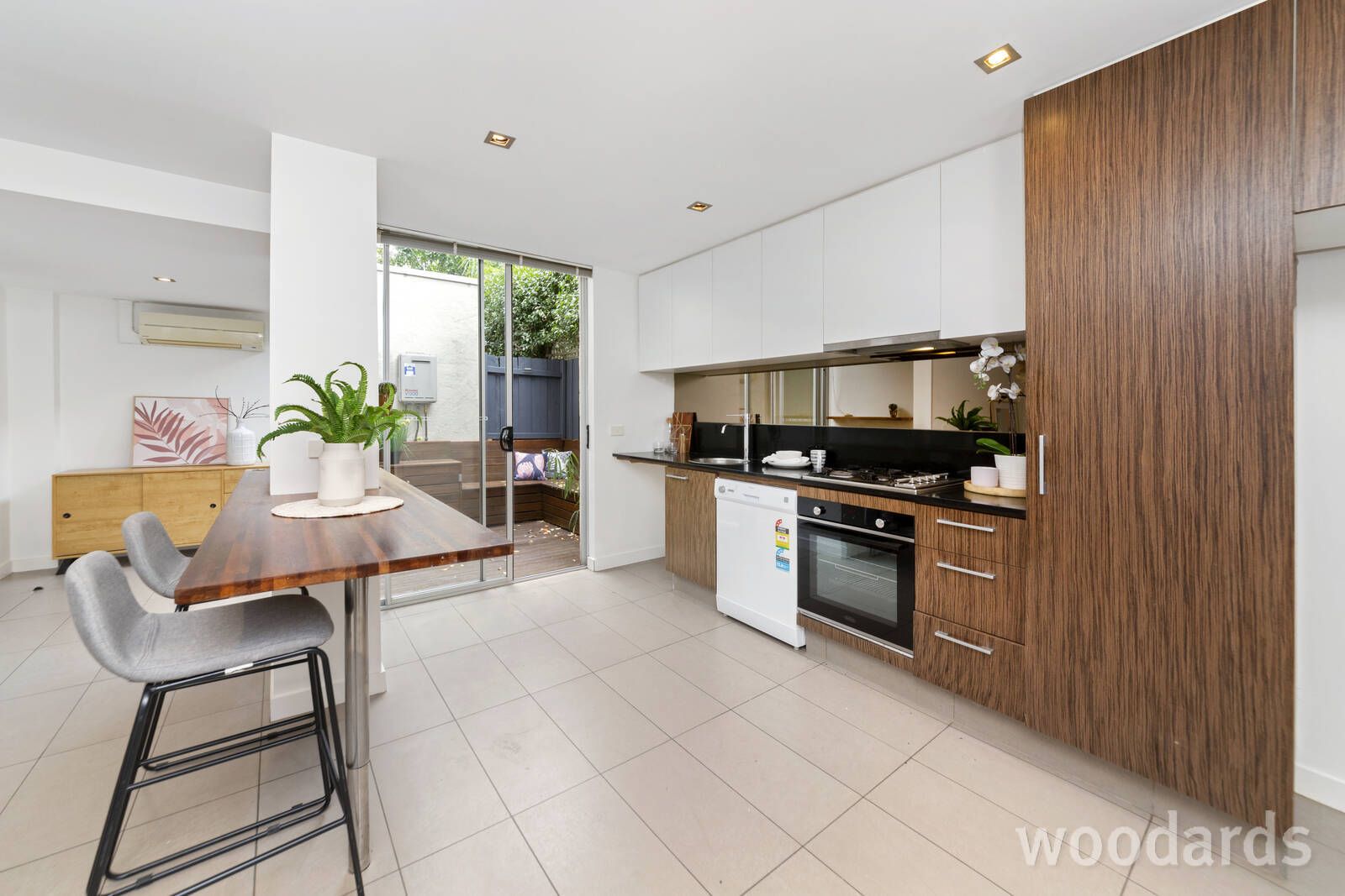 2/50 Ormond Road, Elwood VIC 3184, Image 2