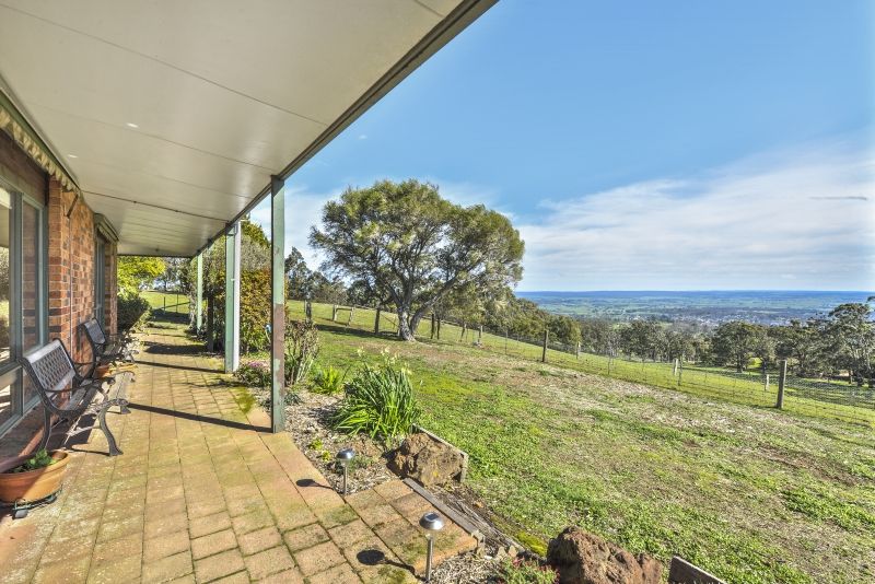 159 Blackberry Lane, Buninyong VIC 3357, Image 2