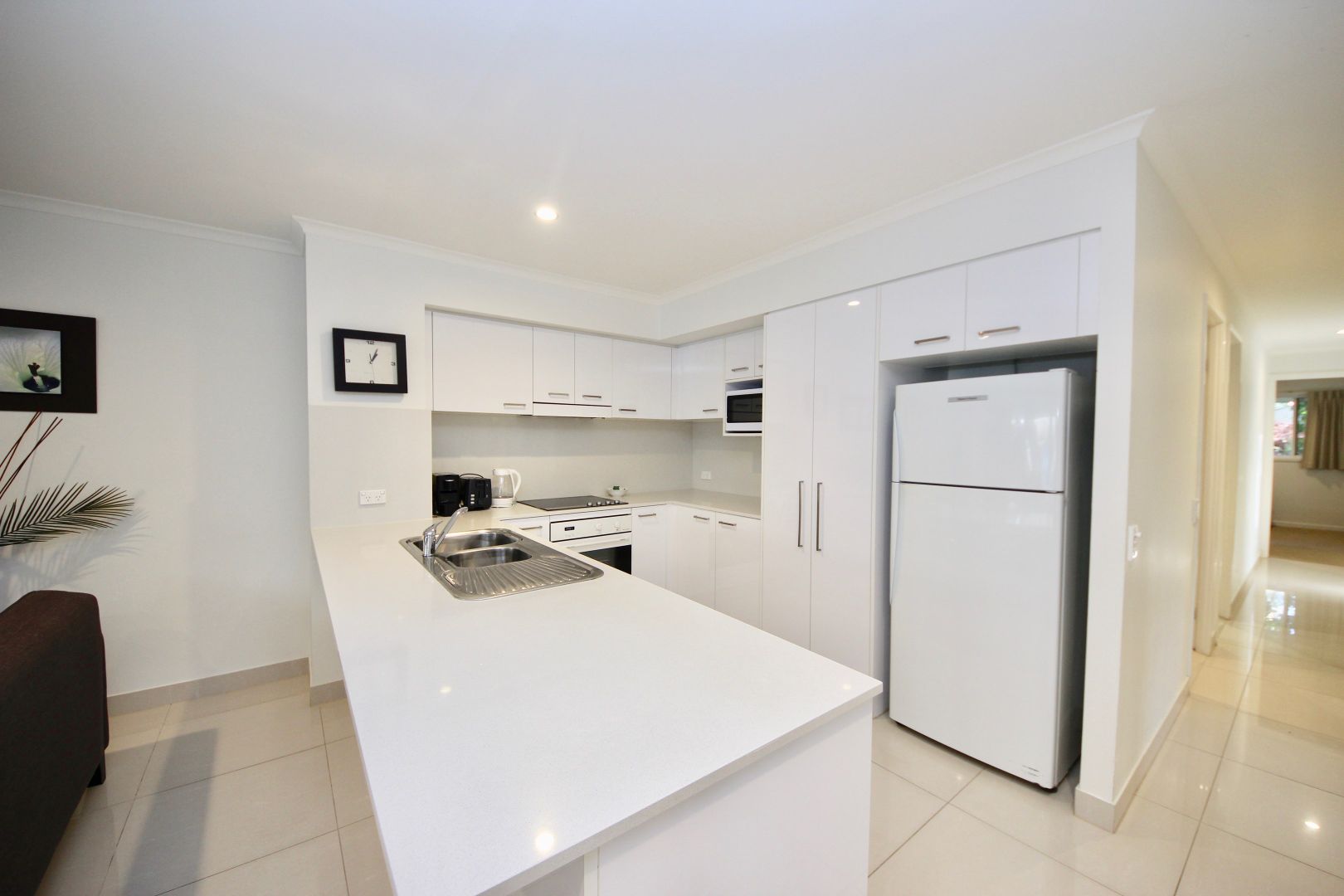 10 Alexandra Avenue, Mermaid Beach QLD 4218, Image 2