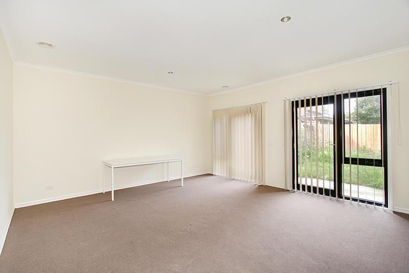 2/10 Royalty Street, CLAYTON VIC 3168, Image 1