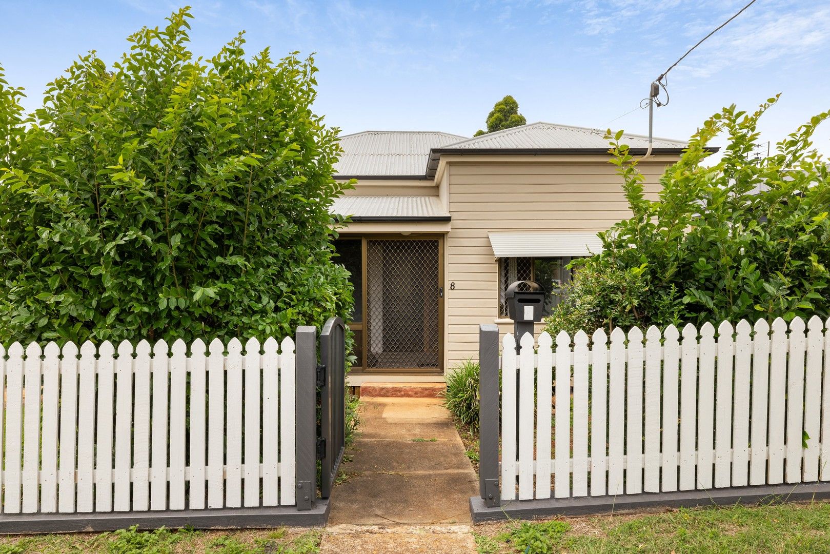 3 bedrooms House in 8 Vacy Street NEWTOWN QLD, 4350