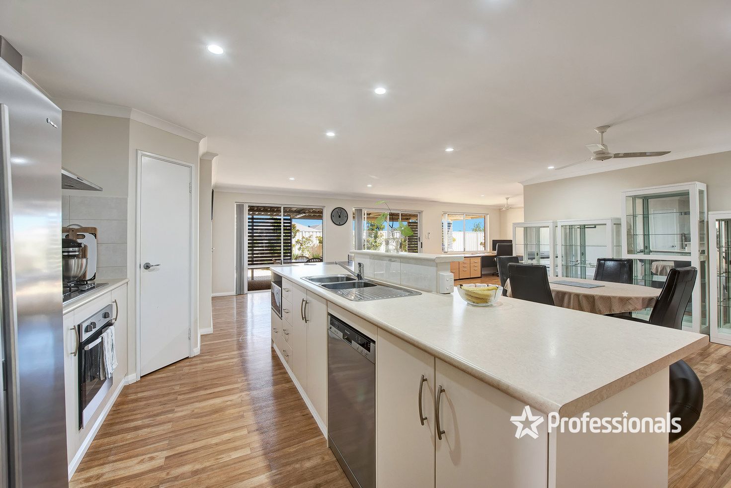 21 Piave Street, Wandina WA 6530, Image 2