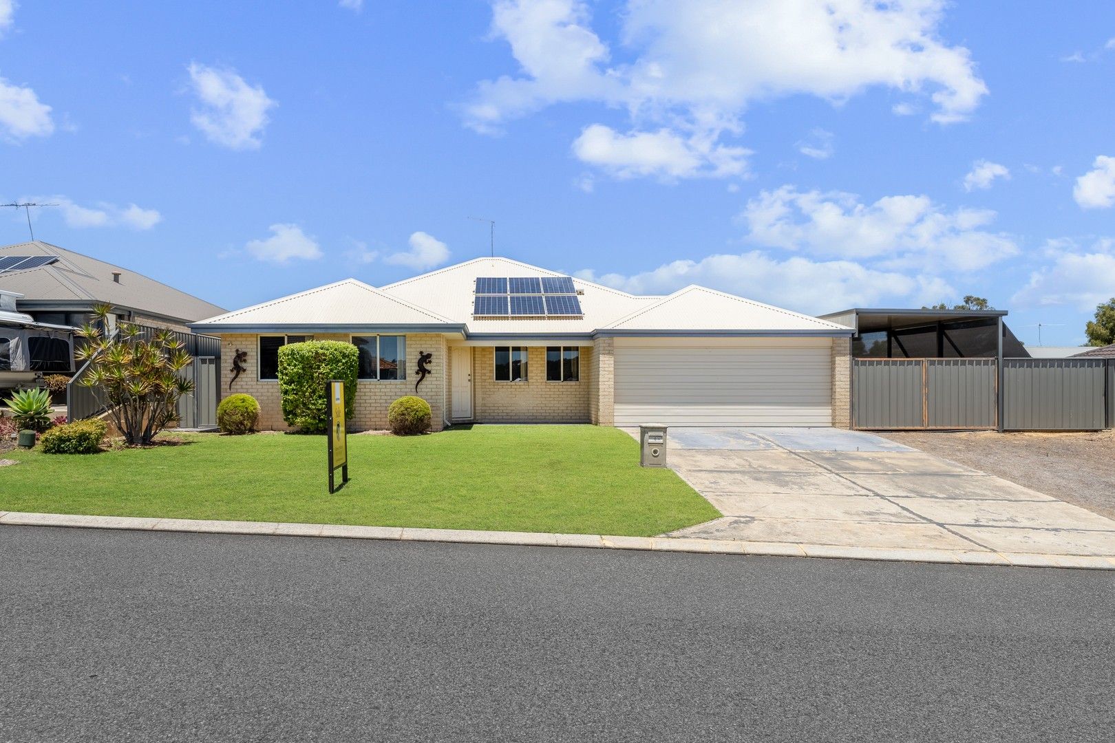 4 bedrooms House in 4 Leinster Way BALDIVIS WA, 6171