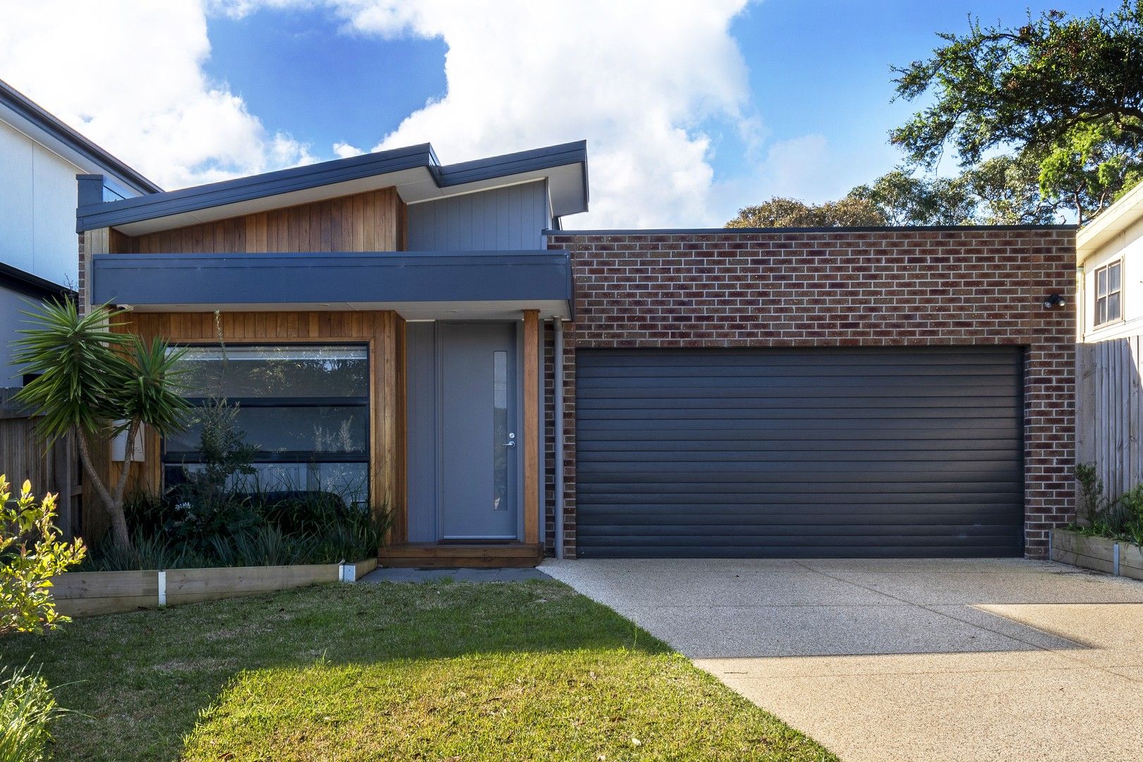 3 bedrooms Townhouse in 17b Madeley St OCEAN GROVE VIC, 3226