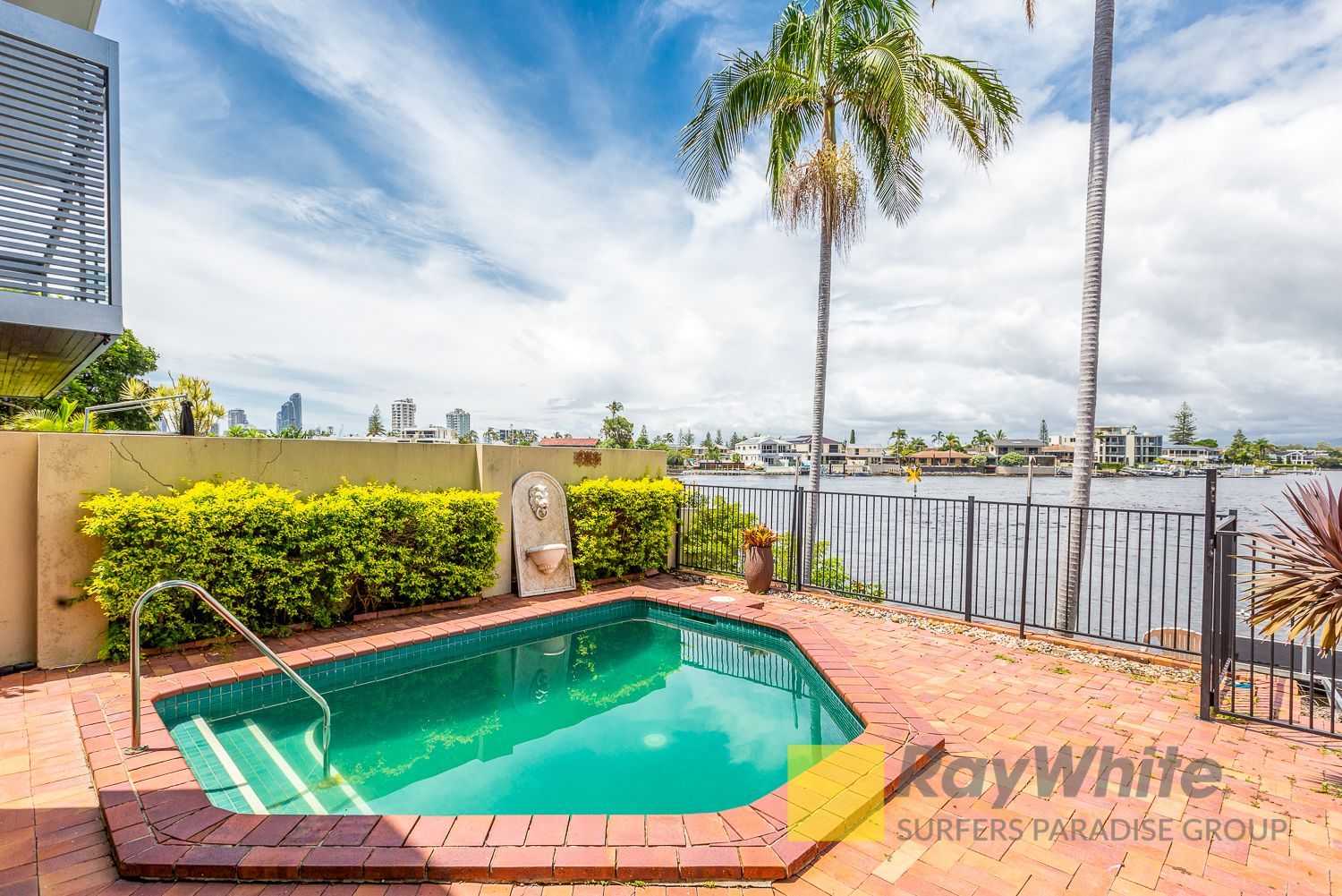 3 bedrooms Duplex in 2/271 Stanhill Drive CHEVRON ISLAND QLD, 4217