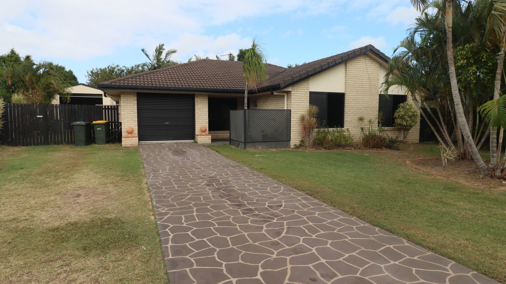 4 bedrooms House in 15 La Borde Ct URRAWEEN QLD, 4655