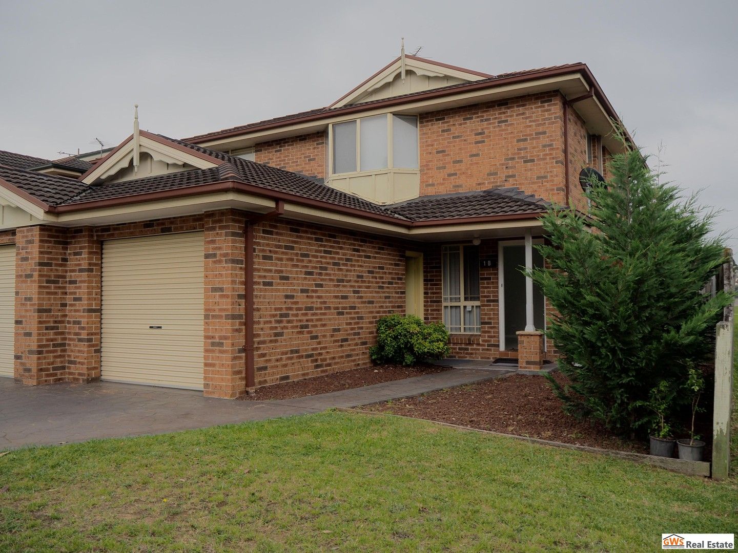 3 bedrooms House in 1/B Qosquin Way CLAREMONT MEADOWS NSW, 2747