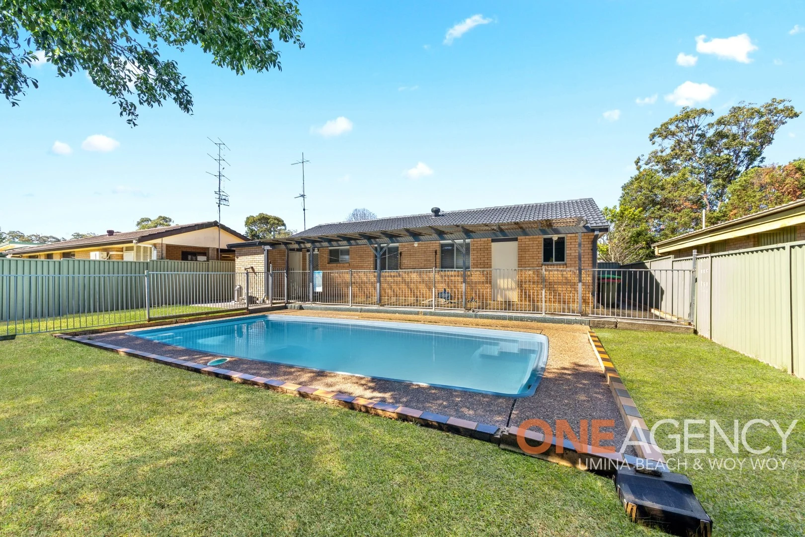 Primary image of 4 Rolfe Avenue, Kanwal NSW 2259