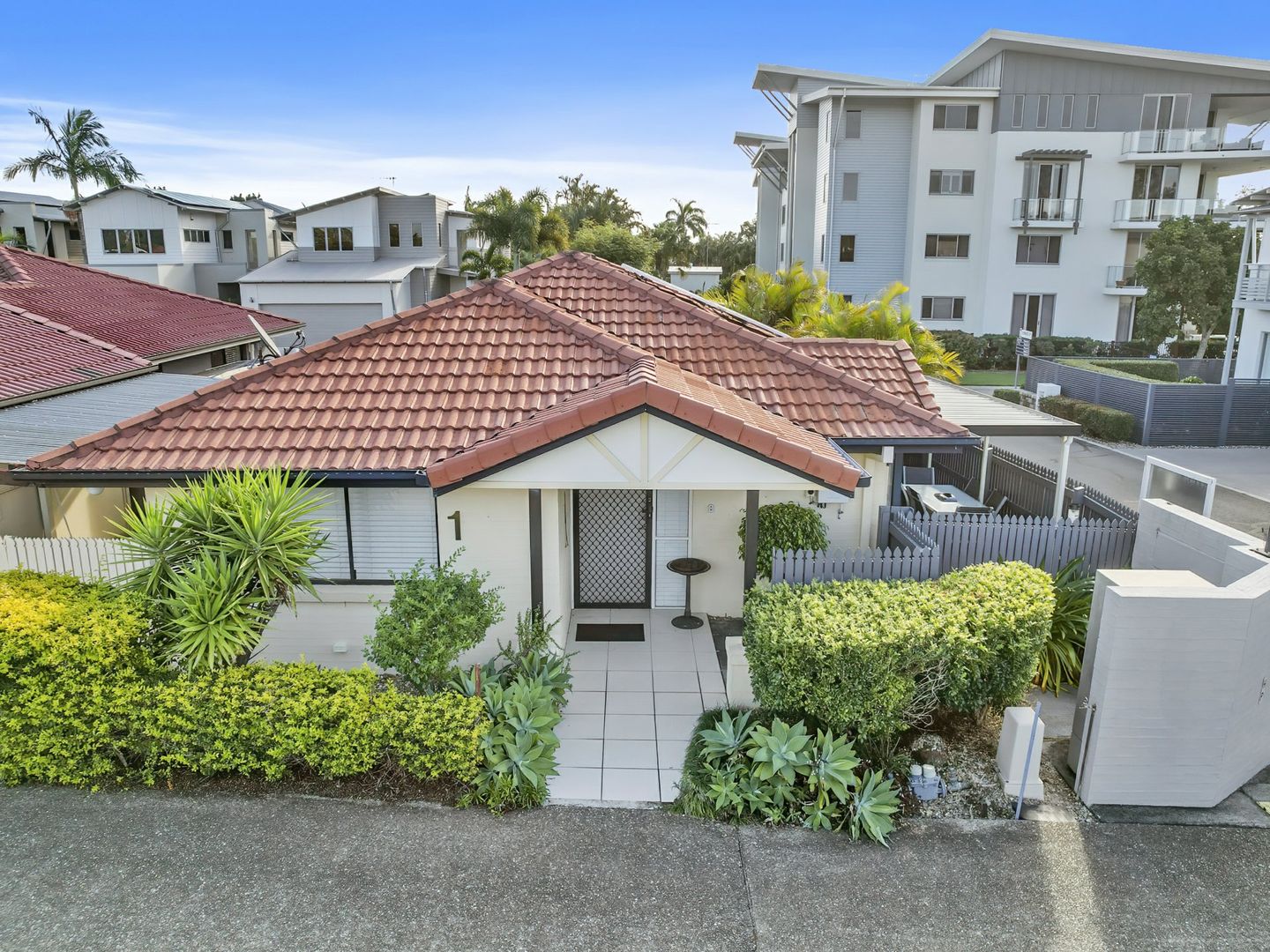 1 Seabreeze Court, Sandstone Point QLD 4511, Image 1