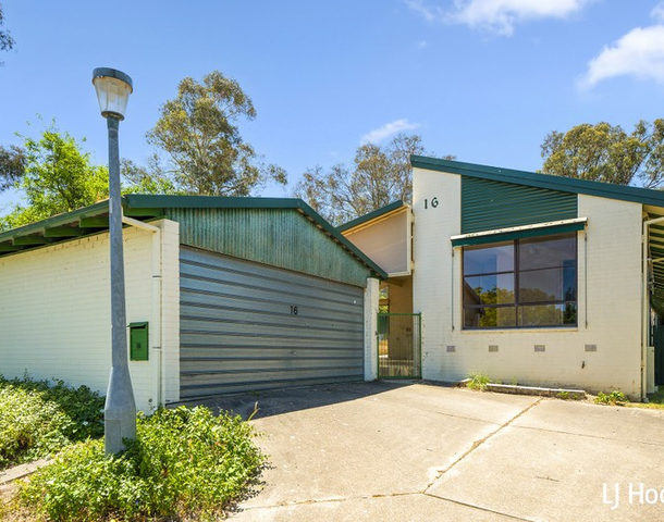 16 Leycester Place, Charnwood ACT 2615