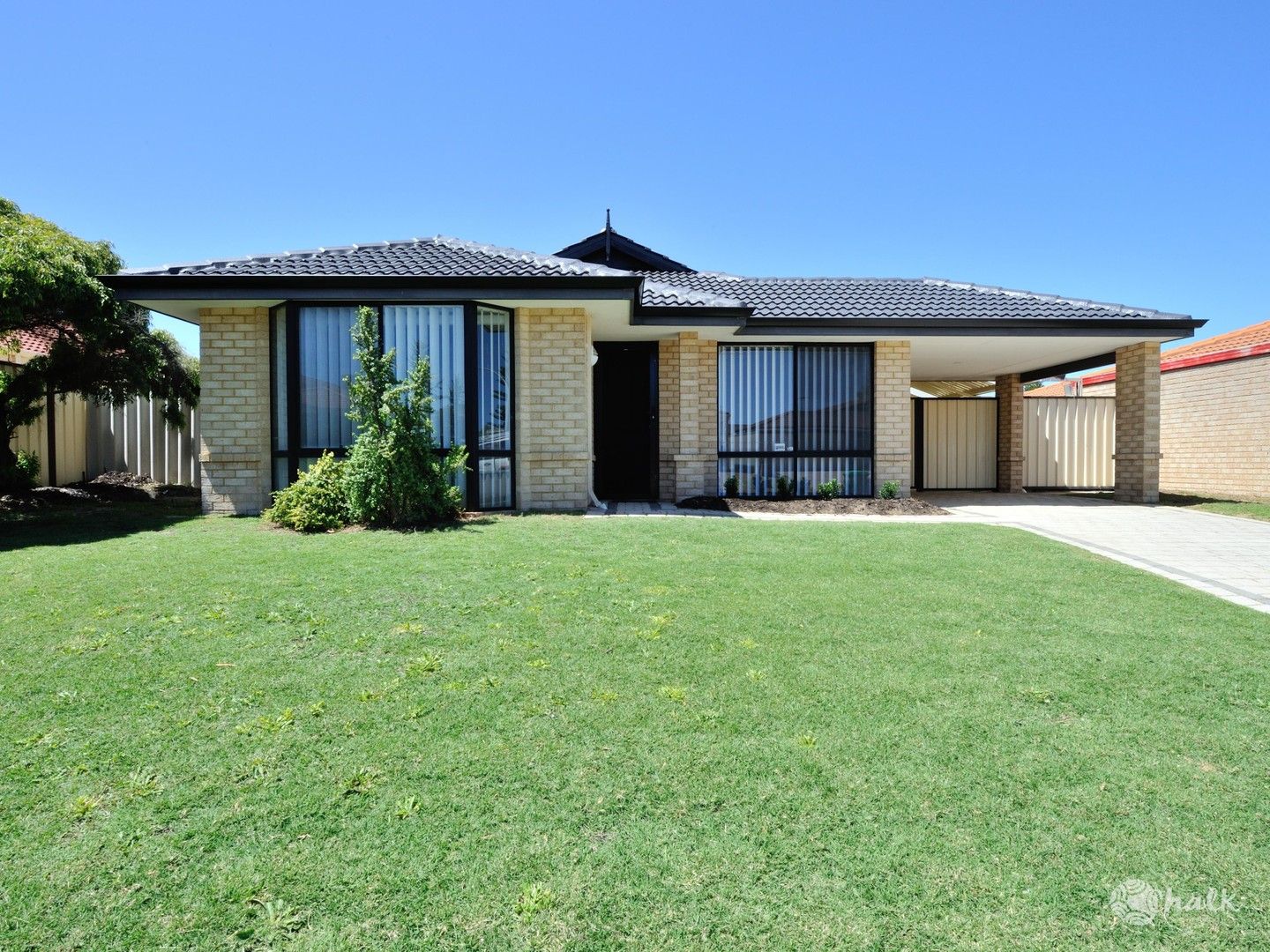 4 bedrooms House in 33 Teraglin Way WARNBRO WA, 6169