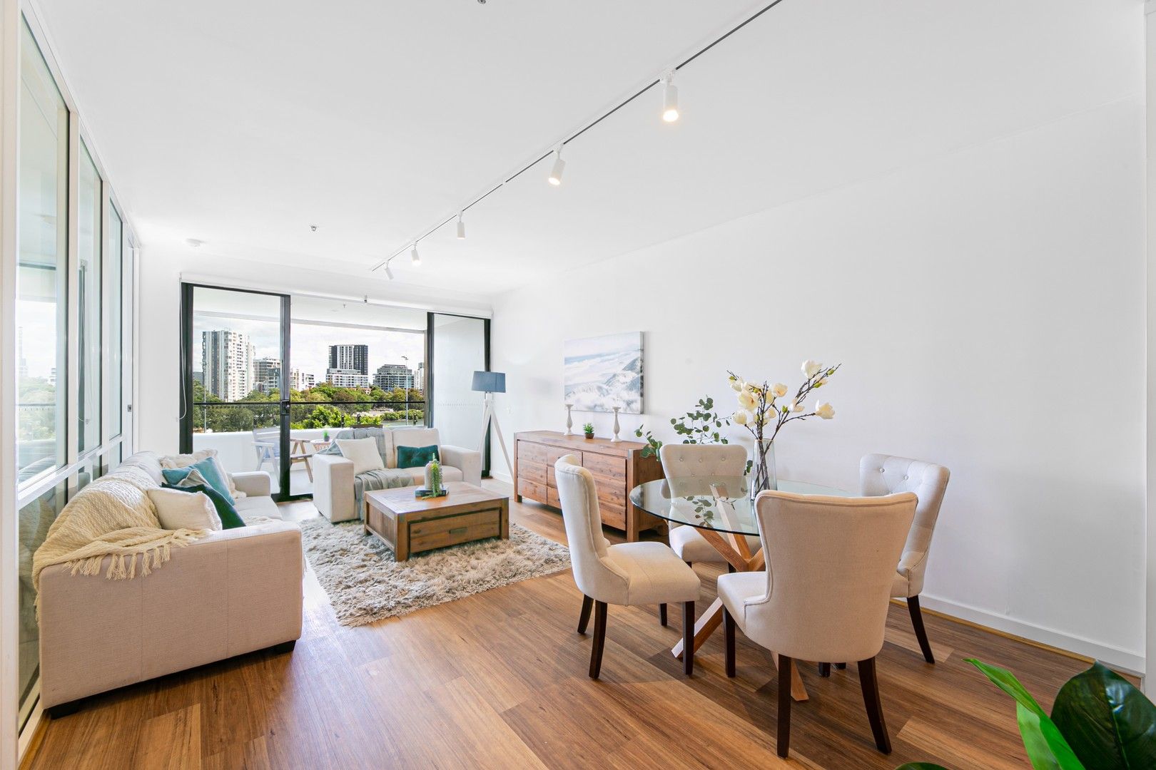 2 bedrooms Apartment / Unit / Flat in 613/24 Levey Street WOLLI CREEK NSW, 2205