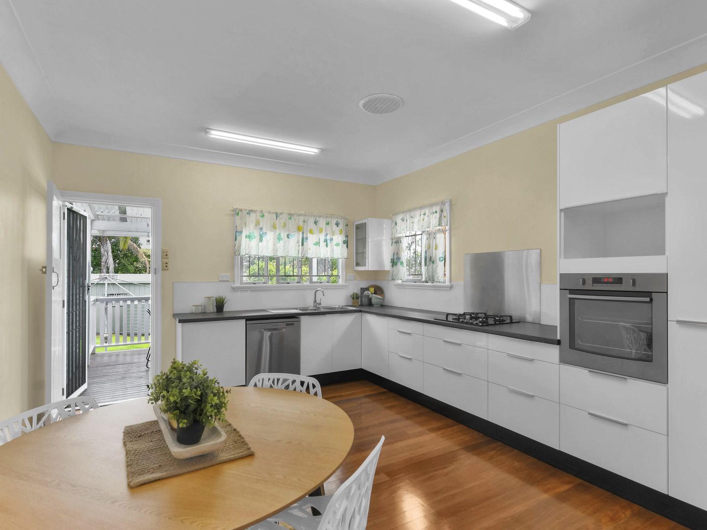 72 Victoria Terrace, Greenslopes QLD 4120, Image 2