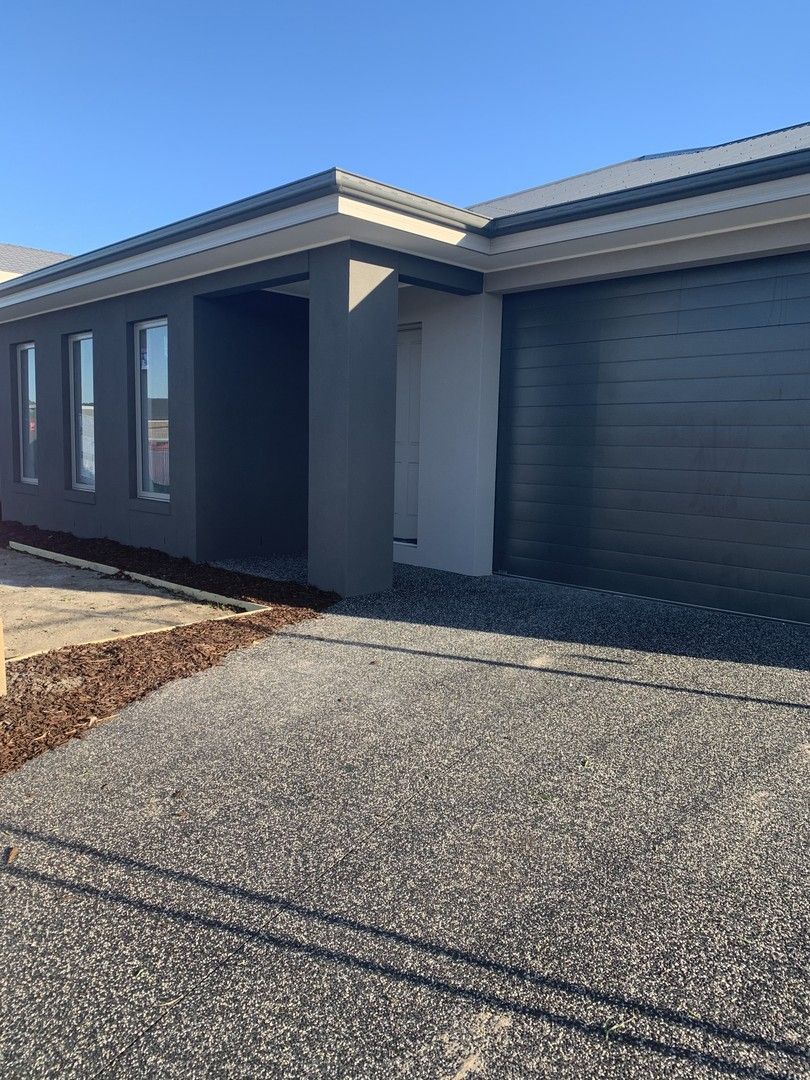 4 bedrooms House in 11 Edgar Avenue CRANBOURNE SOUTH VIC, 3977