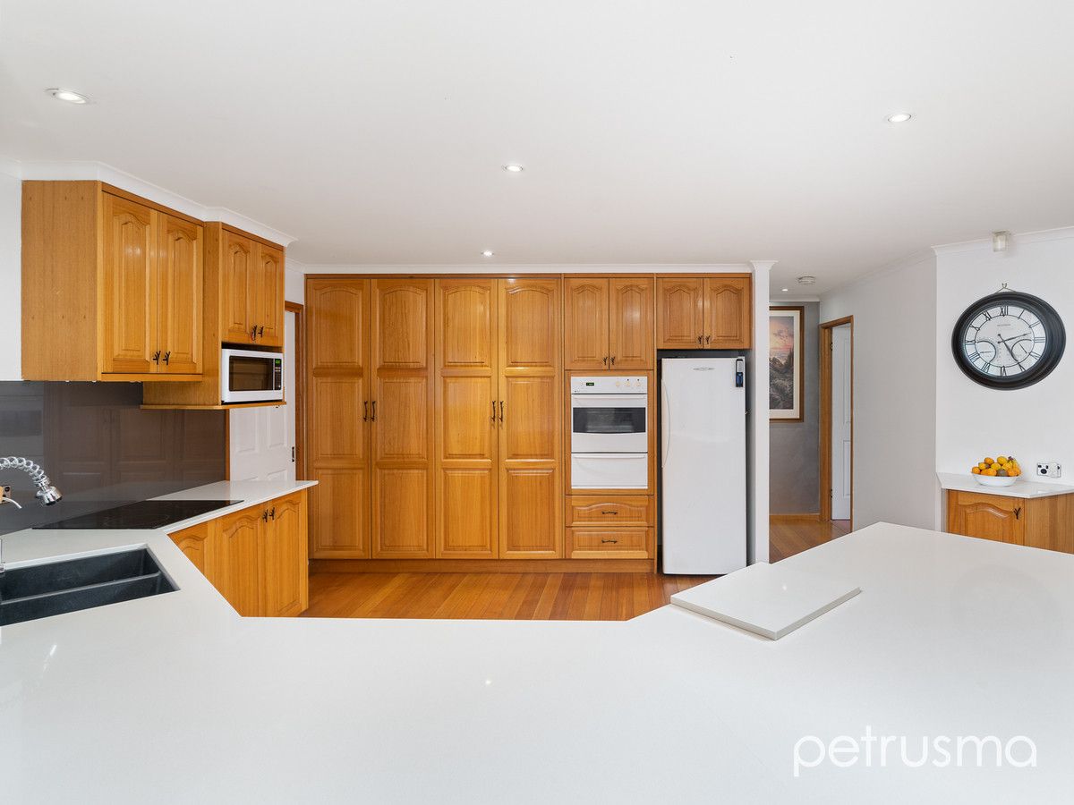 24 Cicero Court, Blackmans Bay TAS 7052, Image 2