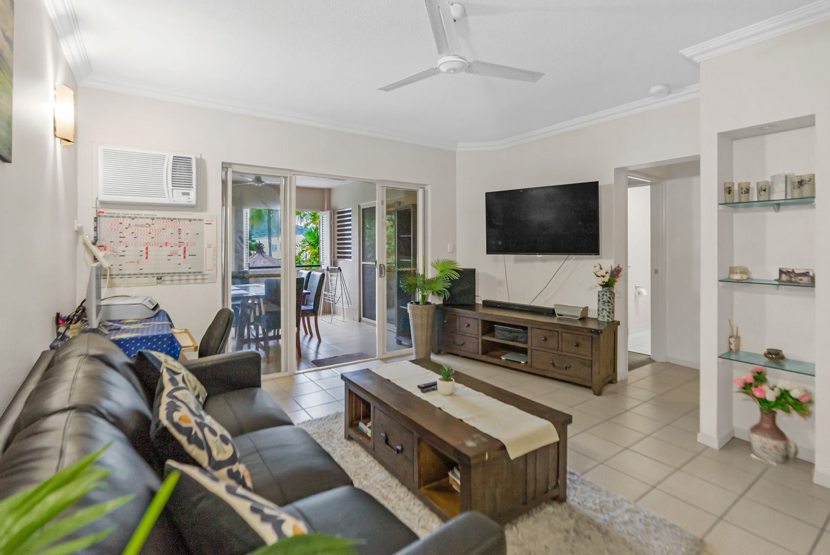 305/2-8 Centenary Close, Manoora QLD 4870, Image 2