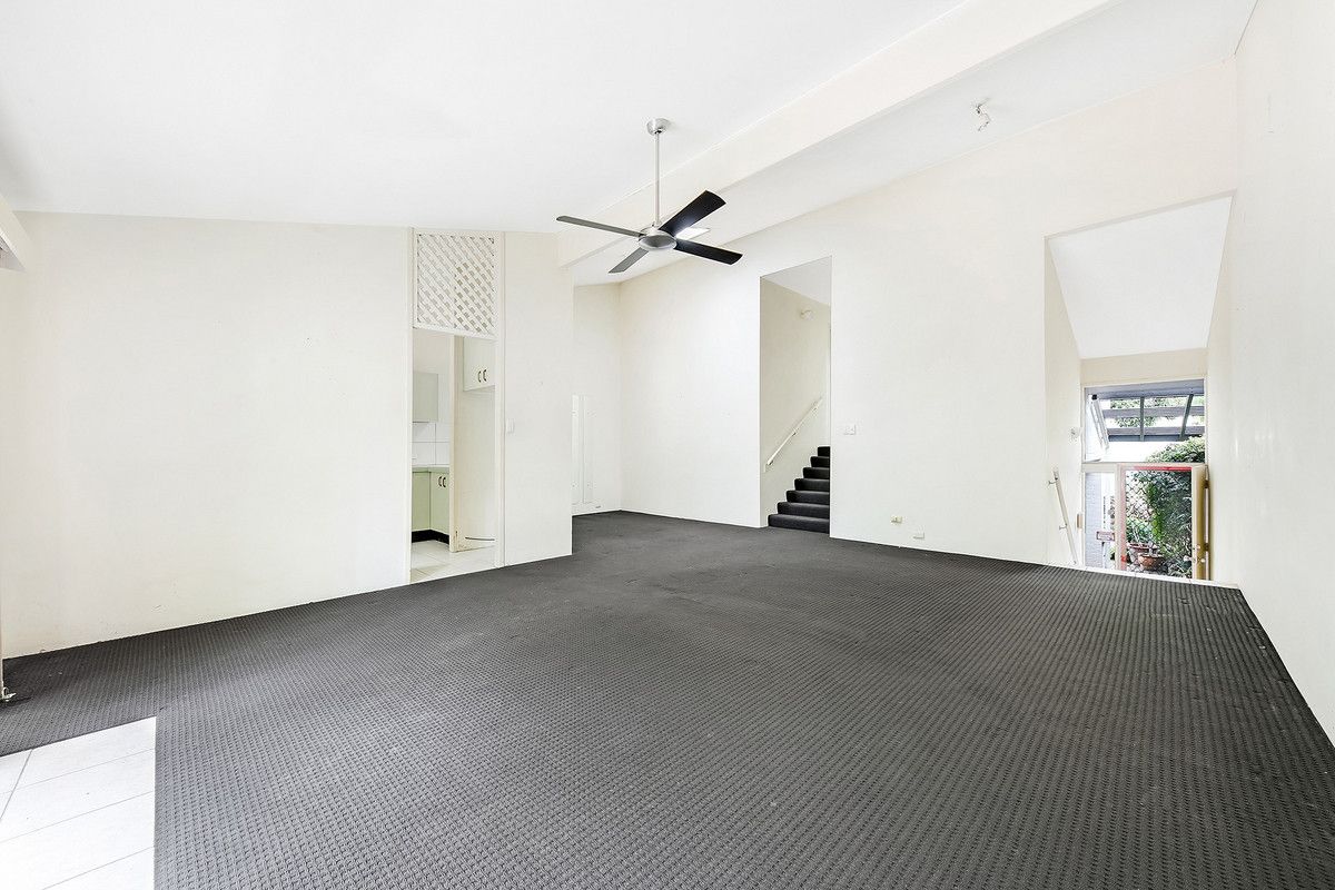 6/9 Freyburg Street, Bundall QLD 4217, Image 2