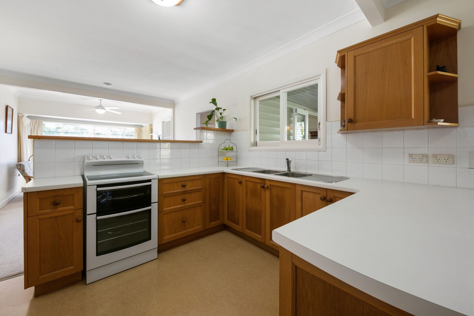 4 Pirrie Street, The Gap QLD 4061, Image 2