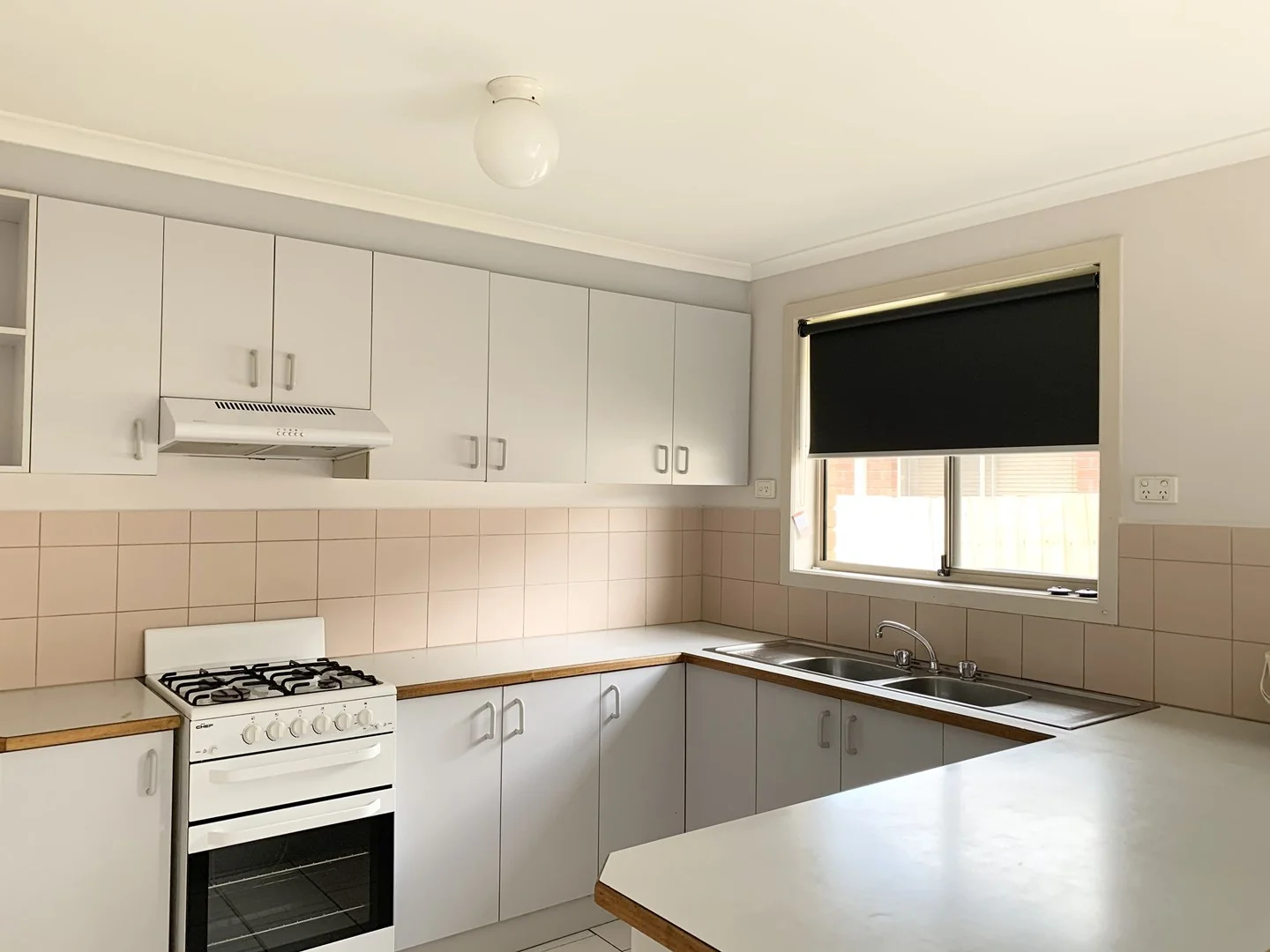 2/3 Weaver Court, Altona Meadows VIC 3028