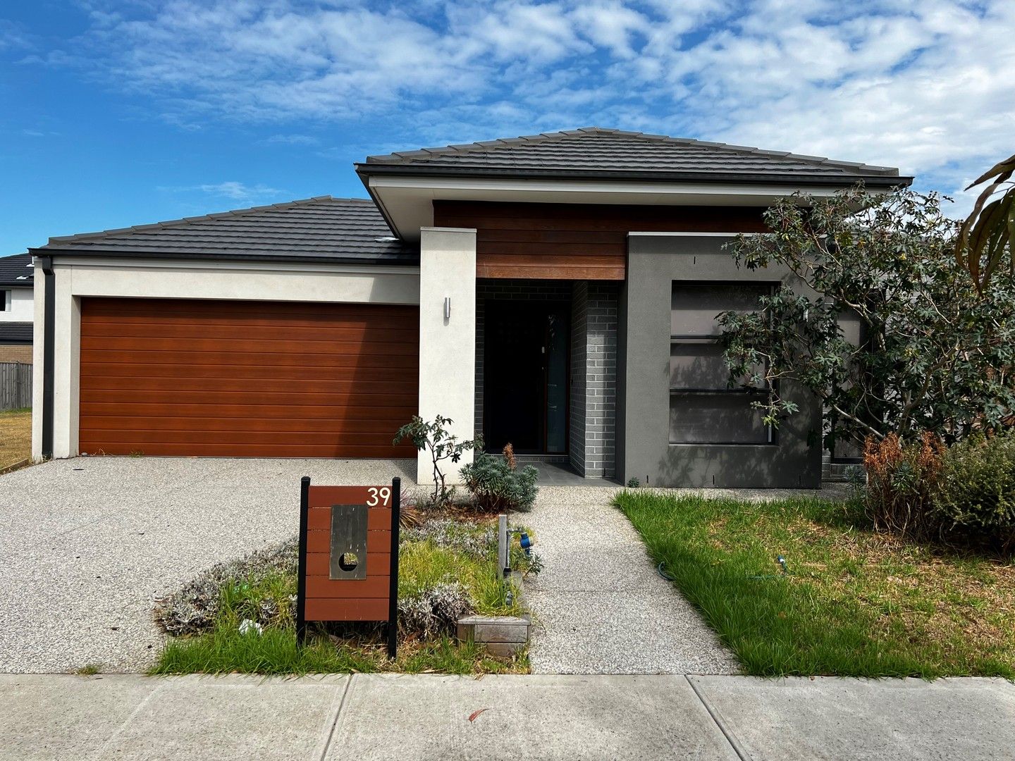 4 bedrooms House in 39 Williams Landing Boulevard WILLIAMS LANDING VIC, 3027