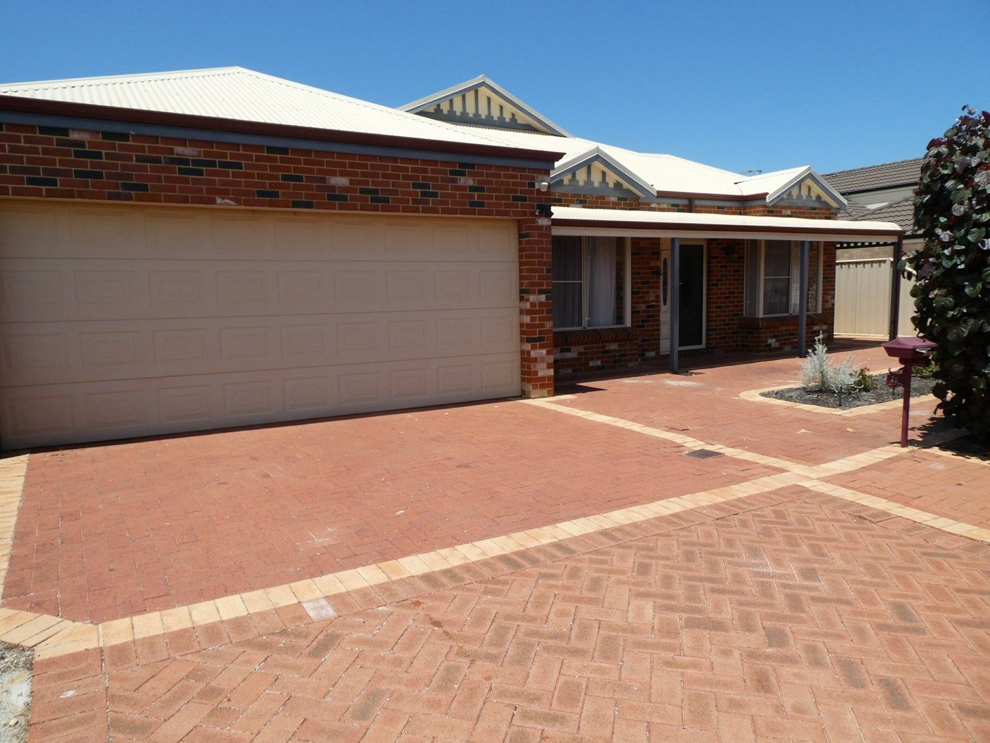 3 bedrooms House in 15 Davidia Lake Drive CANNING VALE WA, 6155