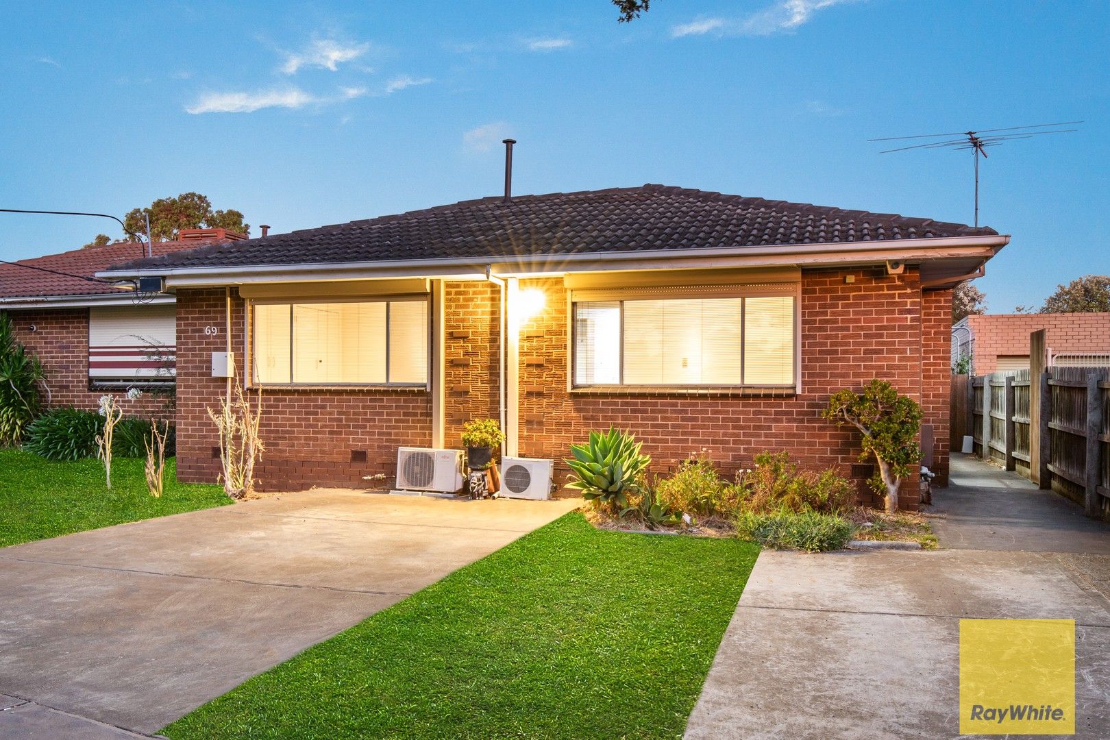 2 bedrooms House in 2/69 Shirley Street ST ALBANS VIC, 3021