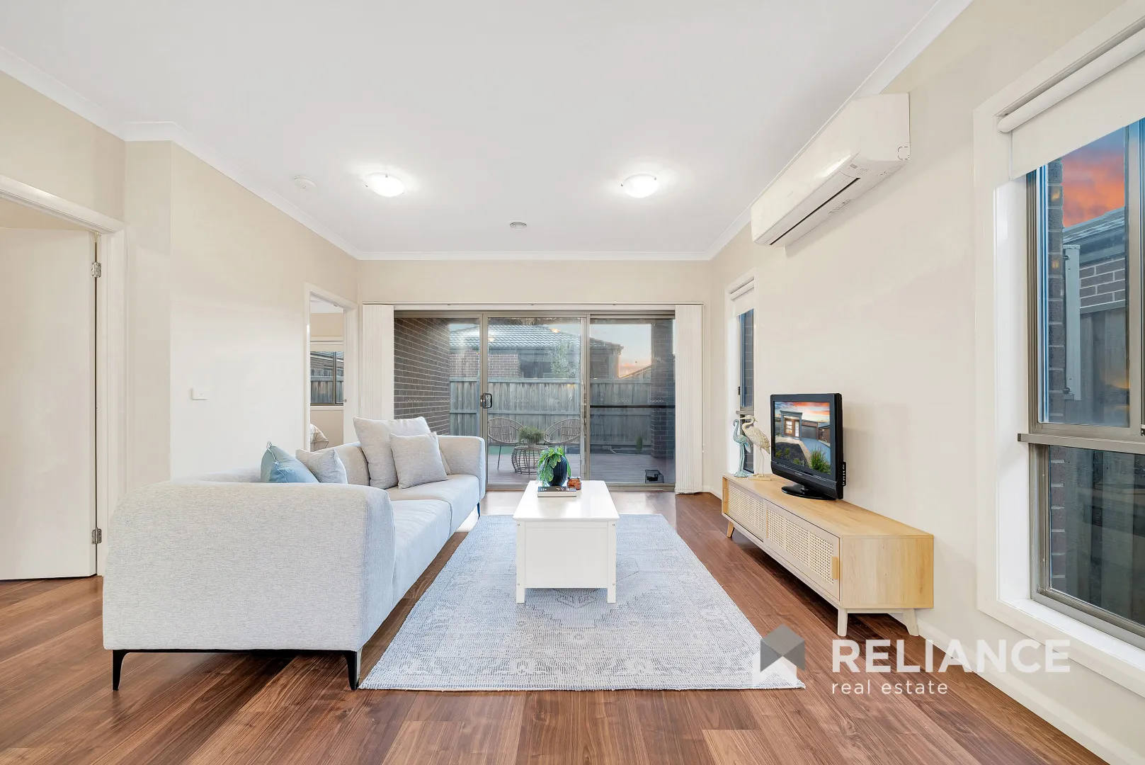 Stylish Home in Prime Point Cook Location! - Widok 4