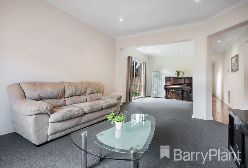 15 Hummingbird Place, South Morang VIC 3752, Image 1