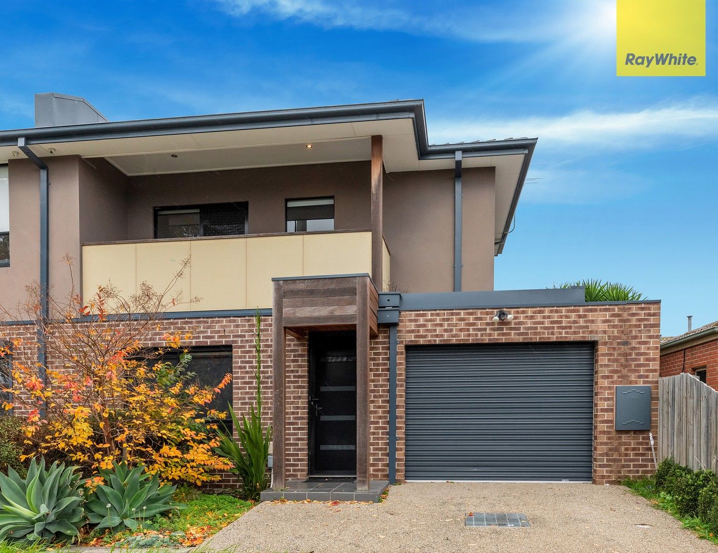 2 bedrooms Townhouse in 118 Theodore Street ST ALBANS VIC, 3021