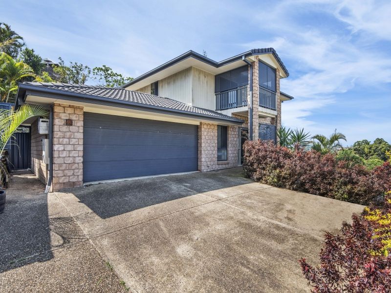 4 bedrooms House in 32 Buncrana Terrace BANORA POINT NSW, 2486