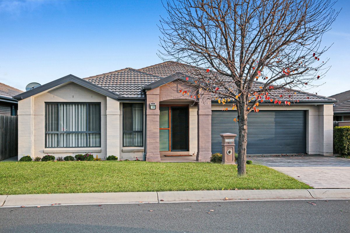 4 bedrooms House in 10 Minorca Circuit SPRING FARM NSW, 2570