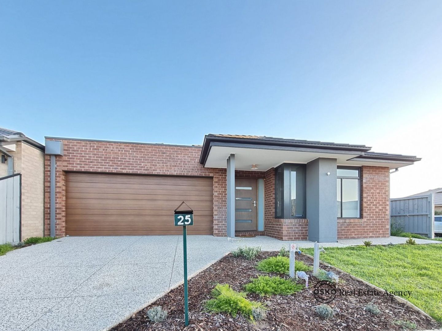 4 bedrooms House in 25 Maven Way TARNEIT VIC, 3029