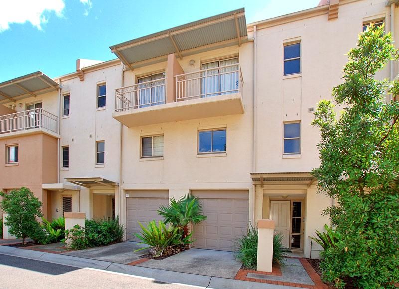 3 bedrooms Townhouse in 12 Reddish Close LANE COVE NSW, 2066