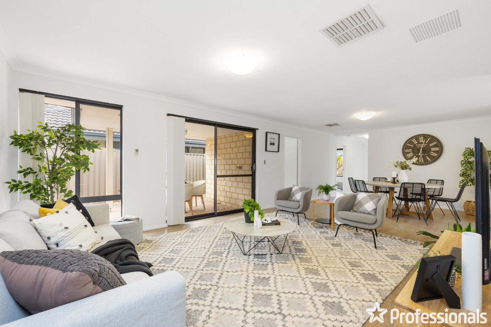 93 Amherst Road, Canning Vale WA 6155, Image 0