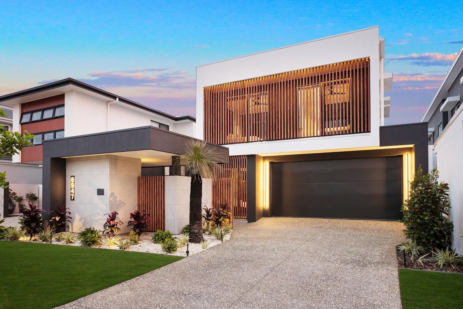 5 bedrooms House in 8947 The Point Circuit HOPE ISLAND QLD, 4212