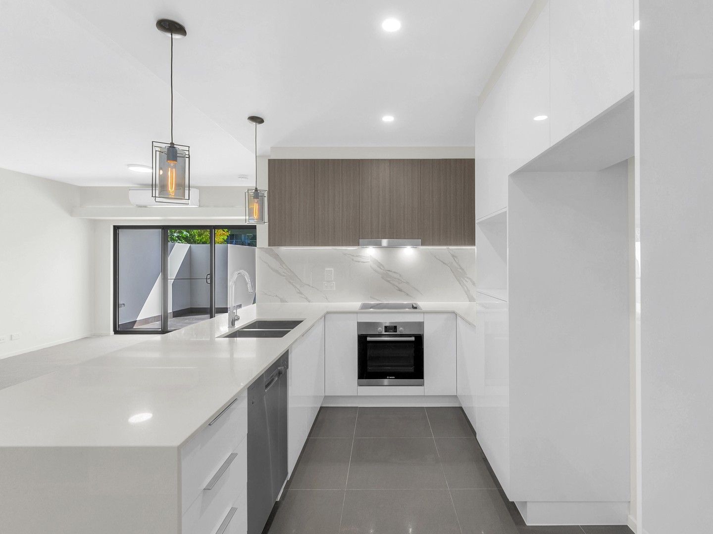 2 bedrooms Apartment / Unit / Flat in 2/642 Nudgee Road NUNDAH QLD, 4012