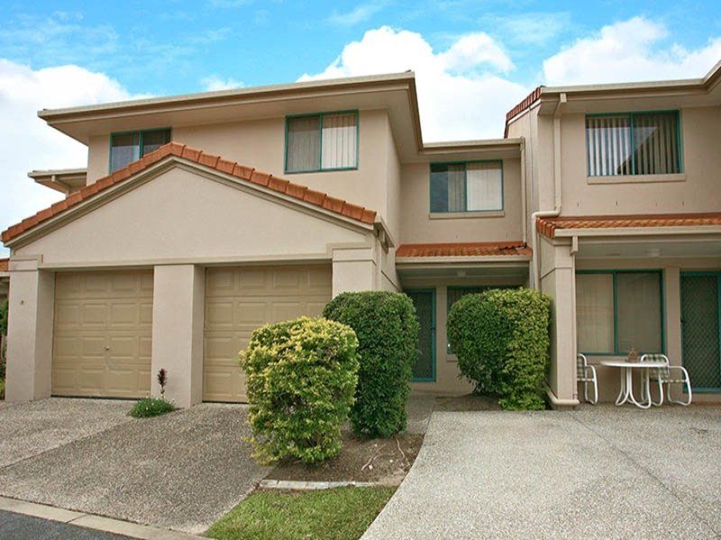 3 bedrooms Townhouse in 21 Regensberg close VARSITY LAKES QLD, 4227